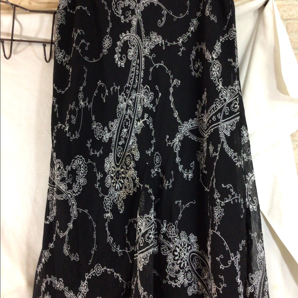Woman’s Sz M CATO Blk & White Floral/Vine Skirt - Picture 5 of 11